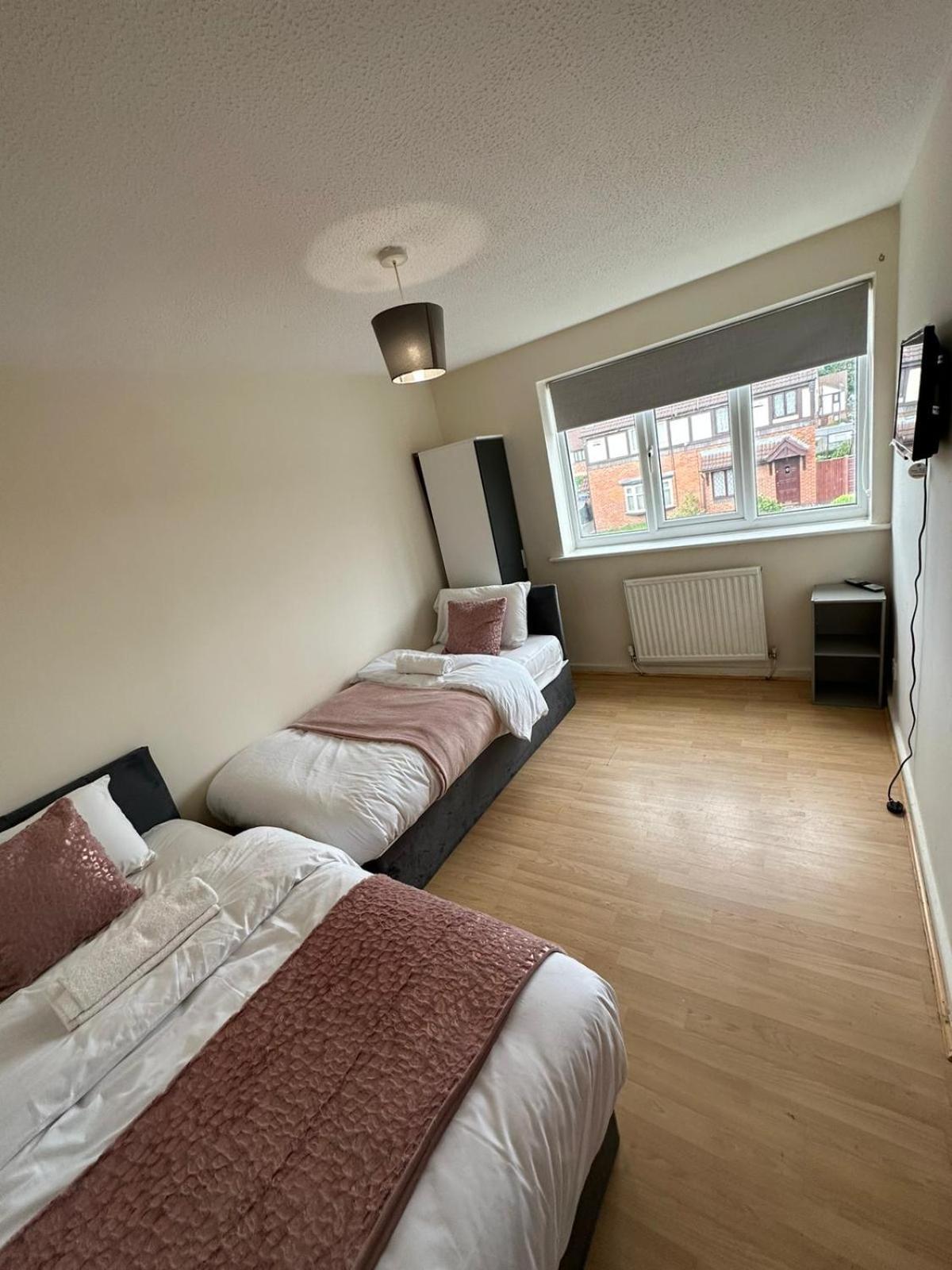 3 Bedroom Apartment Close To Manchester City Stadium And Coop Live מראה חיצוני תמונה