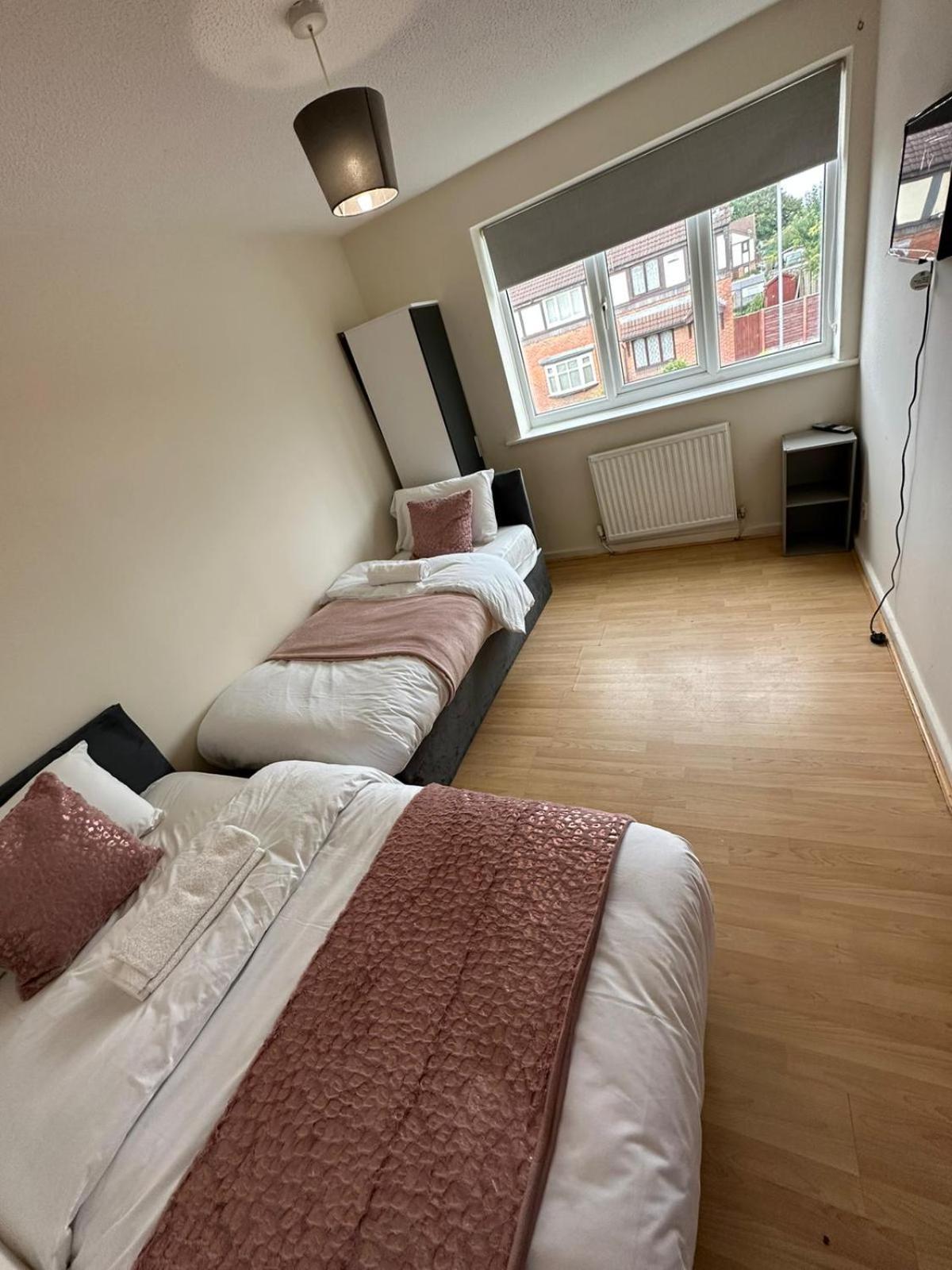 3 Bedroom Apartment Close To Manchester City Stadium And Coop Live מראה חיצוני תמונה